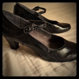 A2 Black Classic Mary Jane Pumps